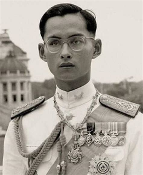 泰王结婚后纳妃 泰国王室87年来首度承认一夫多妻 - 雪花新闻