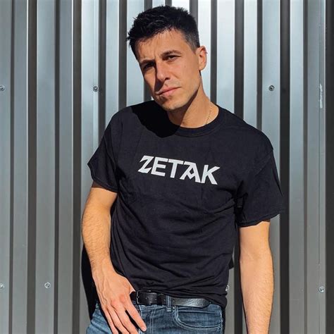 ZEINEN EDERRA IZANGO DEN: traduction française de ZETAK