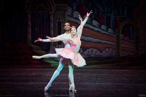 Synopsis of The Nutcracker — Southern California Ballet