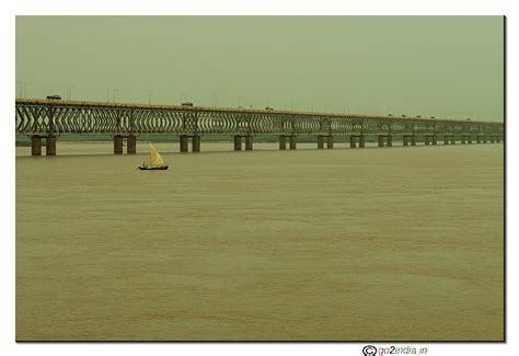 go2india.in : Boat in Godavari river near Rajahmundry rail and road bridge