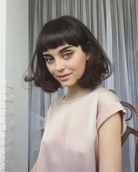 38 Timeless Long Bobs With Classic Fringe - Styleoholic