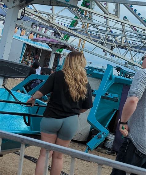 Sisters and PAWG at the fair (vids) - Spandex, Leggings & Yoga Pants - Forum