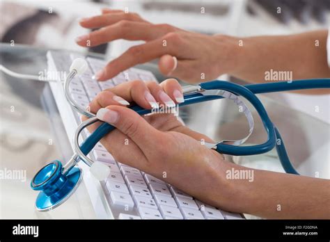 Doctor Using Computer 的图像结果