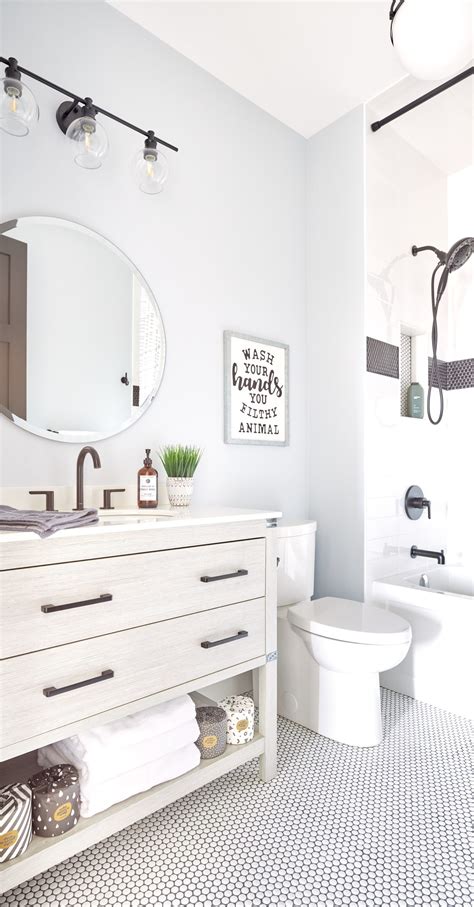 Teen Boys Bathroom - Pamela Lynn