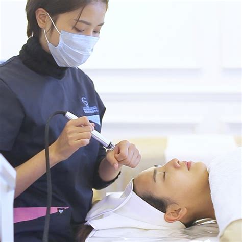 韩式皮肤管理美容护肤海报模板素材-正版图片401801917-摄图网