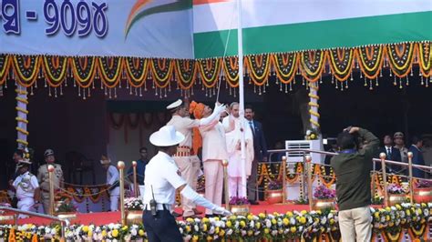 Odisha Governor Raghubar Das unfurls National Flag at state-level ...