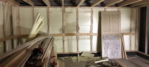 Verstas – Osa 3: Eristettä, sekä sisäpintaa seinään ja kattoon ...