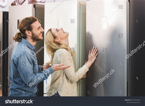 Fridge Side View 的图像结果