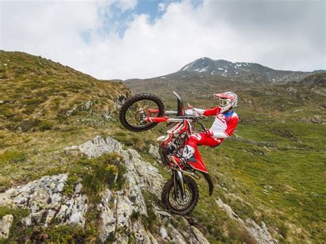 New 2026 Beta 300 Xtrainer, Westfield MA | Specs, Price, Photos | Red