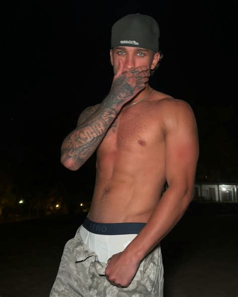 Carson Barry (@carson.barryyy) • Instagram photos and videos