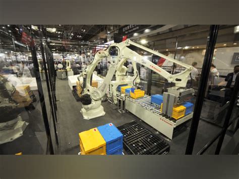 Kawasaki HI introduces latest robot technology in Japan