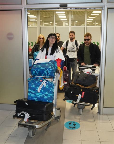 Novosti.rs | Galerija | KONSTRAKTA SA RAŠIRENOM TROBOJKOM U RUKAMA ...