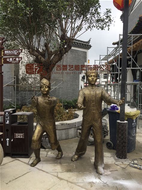 南宁绿地中央广场不锈钢雕塑-广西善艺雕塑有限公司
