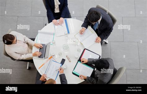 Business People Meeting Table 的图像结果