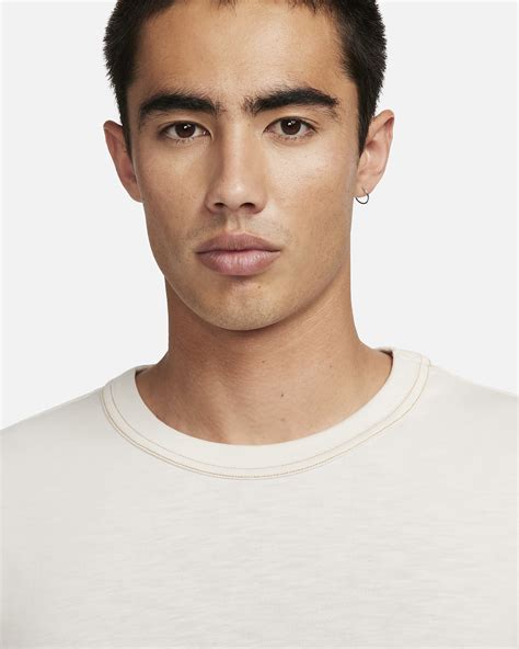 Nike Life Men's Short-Sleeve Knit Top. Nike IN