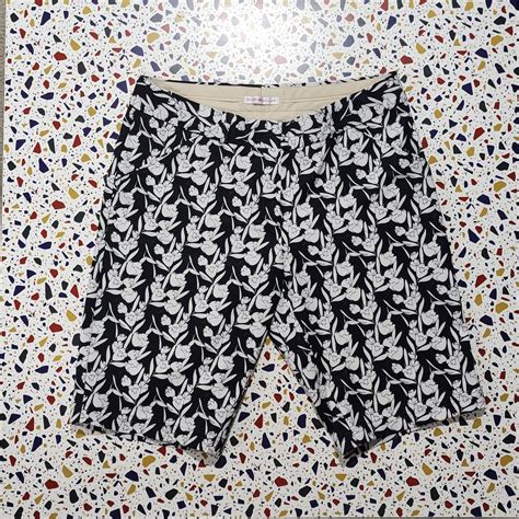 PETER MILLAR WOMEN'S GOLF SHORTS, SIZE:... - Depop