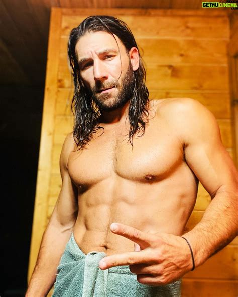 Zach McGowan Wiki, Biography, Age, Gallery, Spouse and more