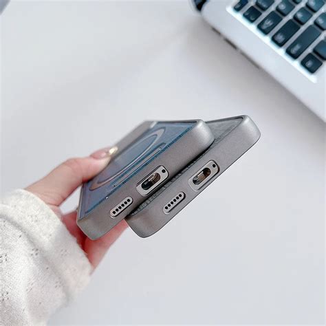 Samsung Minimalist Leather Case in Wood Style