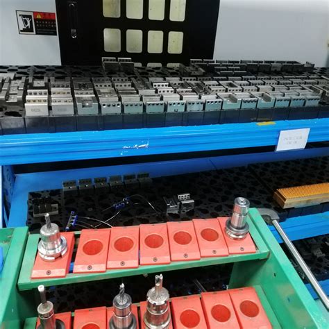 CNC(电脑锣加工组)_制造实力_和弘塑胶模具制品（深圳）有限公司