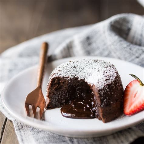 घर पर खुद बनाएं रेस्टोरेंट जैसा Choco Lava Cake - choco-lava-cake ...