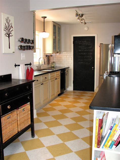 20 Lovely Checkered Kitchen Floor - Home Decoration and Inspiration Ideas