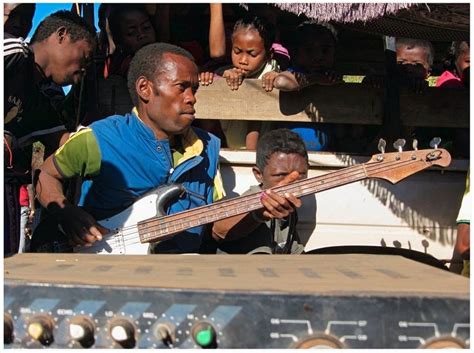Dîner malgache et découverte du tsapiky avec le groupe Mitsaitsaiky ...