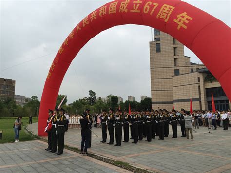 外国语学院师生参加福州大学2016年国庆节升旗仪式-福州大学外国语学院