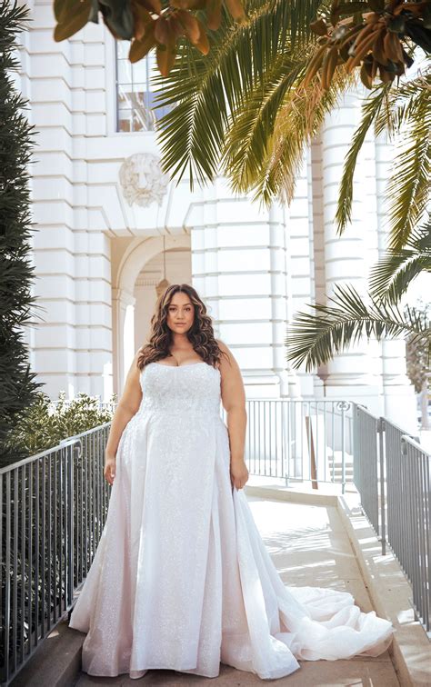 Sparkling Plus Size A-Line Wedding Dress with Sweetheart Neckline