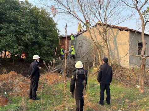 村民在待征收区域“种房”，五里界街道联手江夏城管及时拆除_进行_房屋_畈村