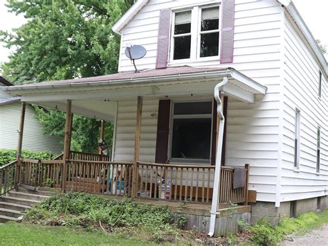 2123 2nd St, Bay City, MI 48708 | Zillow