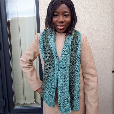 Adult Crochet Keyhole Scarf Pattern 的图像结果