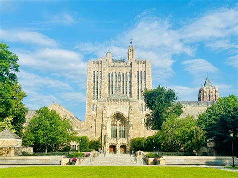 Yale University Cost: Tuition, Financial Aid, and More | AdmissionSight