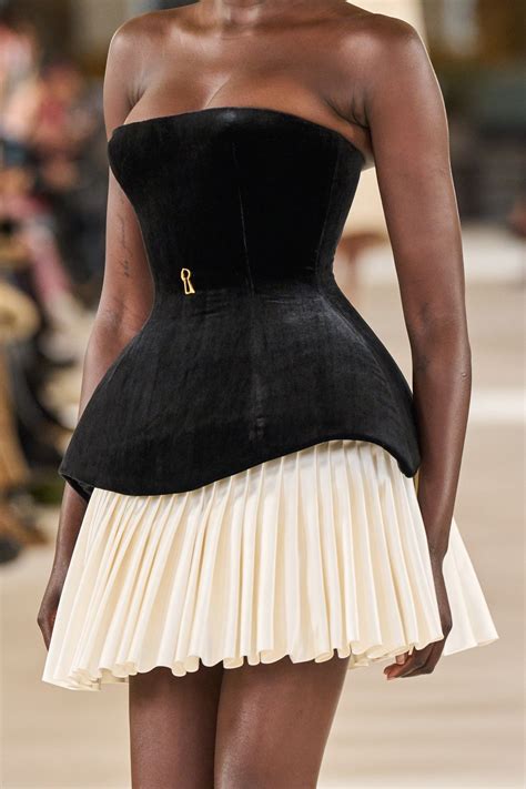 Schiaparelli Couture Spring 2023 | Runway fashion, Runway fashion couture, Fashion show