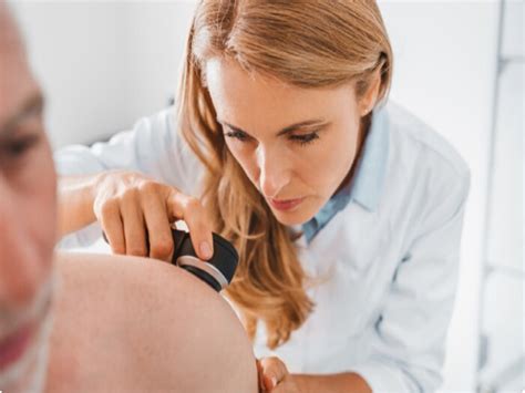 ناخنوں میں جب اس طرح کی خرابی آنے لگے تو ہوسکتی ہے یہ کینسر کی علامت ...