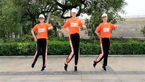 舞蹈教学 广场舞 美女32步鬼步舞，后面有慢动作教学（music dancer 美女广场舞）2018/12/26 - YouTube