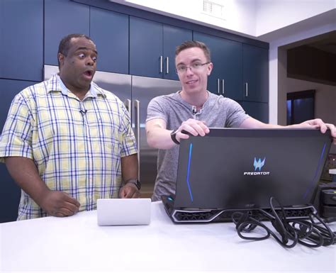 Biggest Laptop in the World 的图像结果