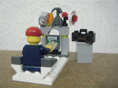 How to Build a LEGO Working TV 的图像结果