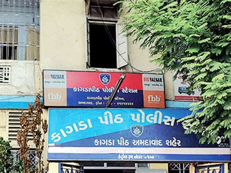 Muni near Kankaria. Smugglers stole maps of India, benches, books from ...