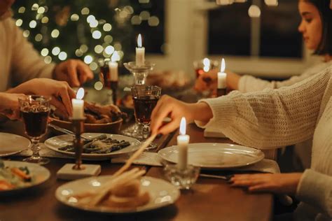 Ni se te ocurra decir "que aproveche" en una cena: una experta española ...