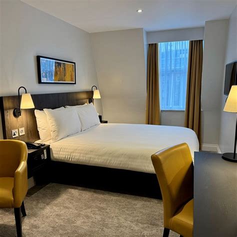 10 BEST Restaurants Near Four Points Flex by Sheraton London Kensington ...