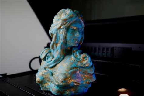 Making an exquisite sculpture using 3D printing, clay and gold leaves ...