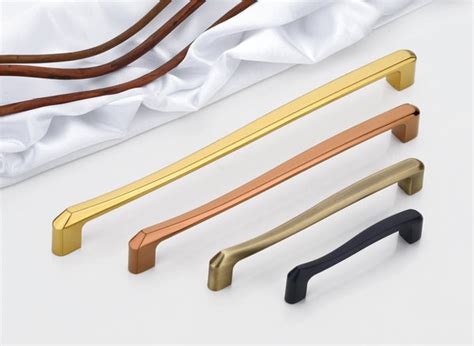 Kitchen Cabinet & Wardrobe Handles | Modern Handles & Pulls