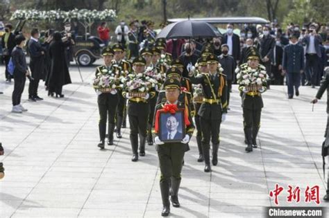 再送“国士” 深情不减 袁隆平院士骨灰安葬仪式今日在长沙举行 - 封面新闻