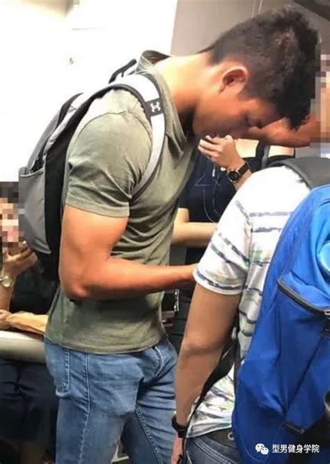 坐地铁被偷拍的香港街头健身肌肉帅哥姜庭峰 | 男嗨之家