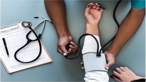 World Hypertension Day 2022: कहीं आपका भी तो नहीं बढ़ा रहा ब्लड प्रेशर ...