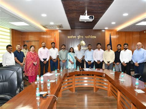 9 trainee IAS officers meet MP DGP Makwana at PHQ: Top cop advises them ...