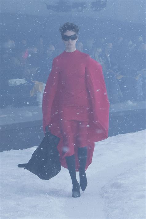巴黎时装周|Louis Vuitton 2022秋冬系列-服装巴黎时装周-CFW服装设计网手机版