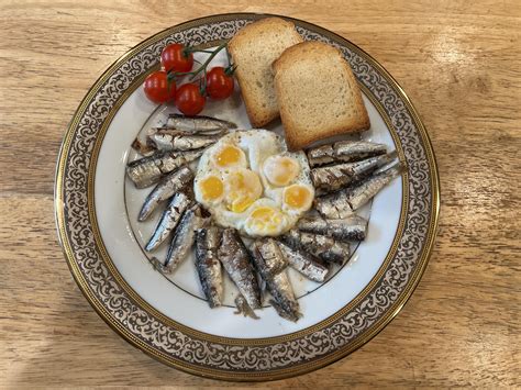 Sardines and Eggs for Breakfast : r/CannedSardines