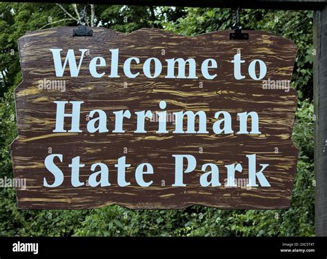 Welcome to Harriman State Park sign on Seven Lakes Drive at entrance to ...