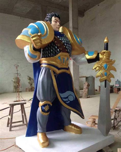 影城定制超级英雄玻璃钢雕塑-方圳雕塑厂